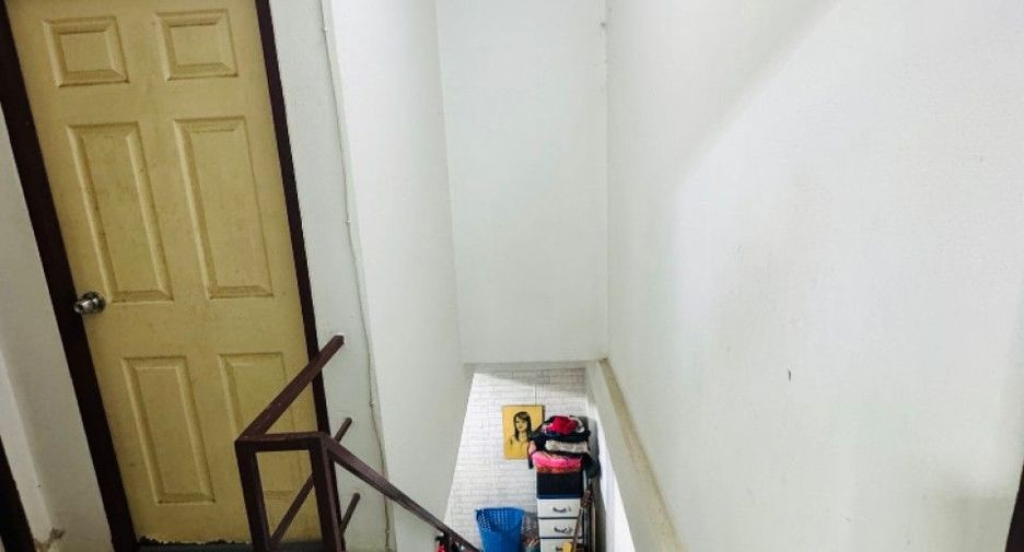 For sale 2 bedrooms townhouse in Mueang Samut Prakan, Samut Prakan