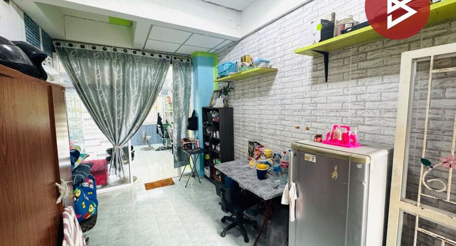 For sale 2 bedrooms townhouse in Mueang Samut Prakan, Samut Prakan