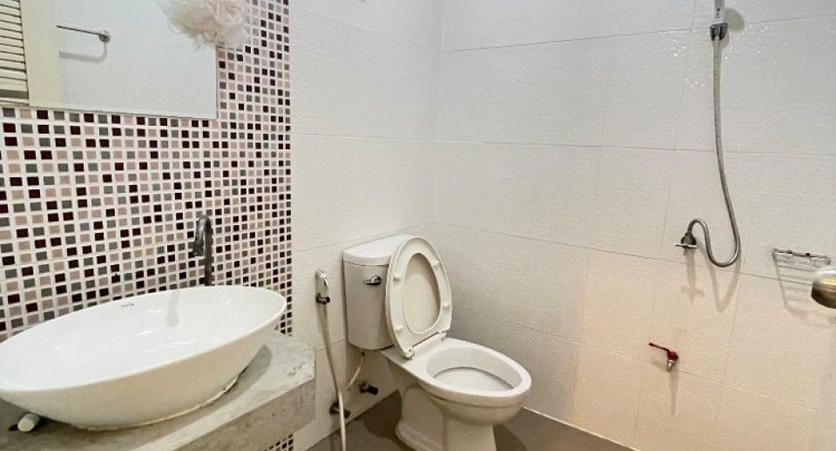 For sale 3 bedrooms retail Space in Mueang Chon Buri, Chonburi