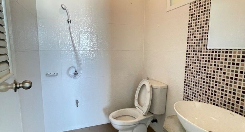 For sale 3 bedrooms retail Space in Mueang Chon Buri, Chonburi
