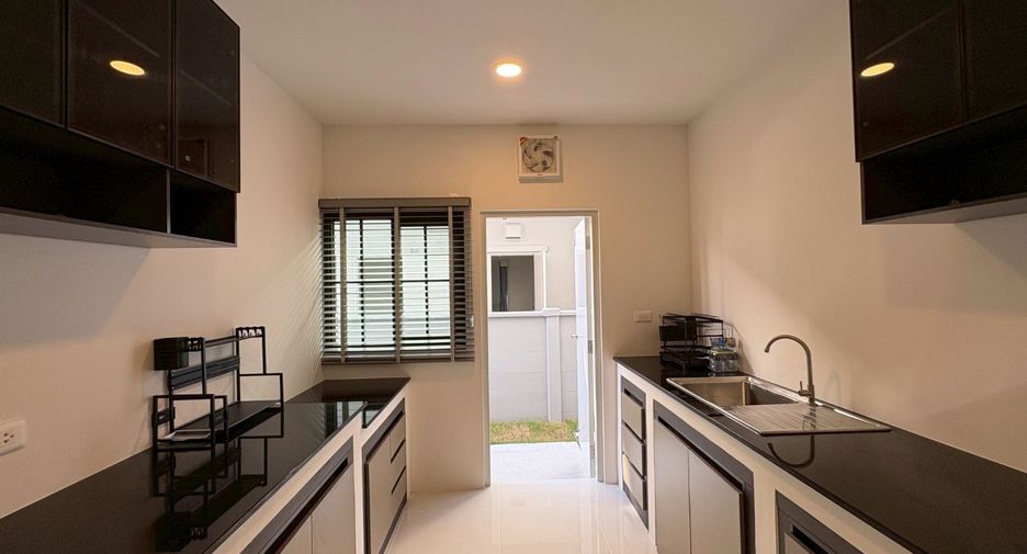 For rent 4 bedrooms house in Bang Phli, Samut Prakan