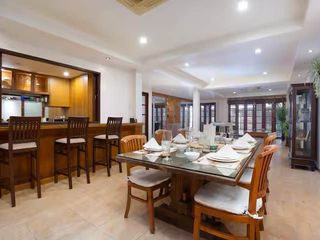 Reihenhaus zur Miete und zum Kauf mit 4 Zimmer in Watthana, Bangkok