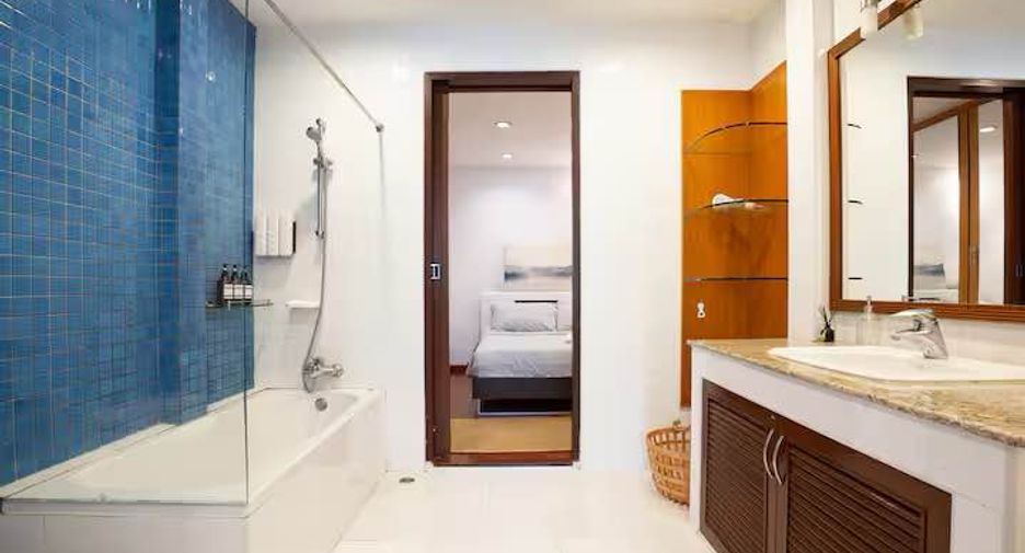 For rent and for sale 4 bedrooms townhouse in Watthana, Bangkok