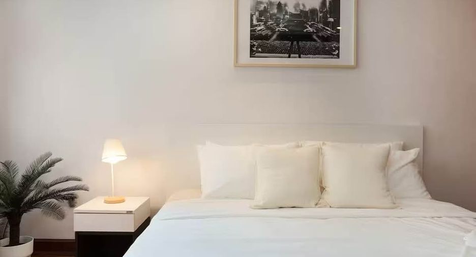 For rent and for sale 4 bedrooms townhouse in Watthana, Bangkok