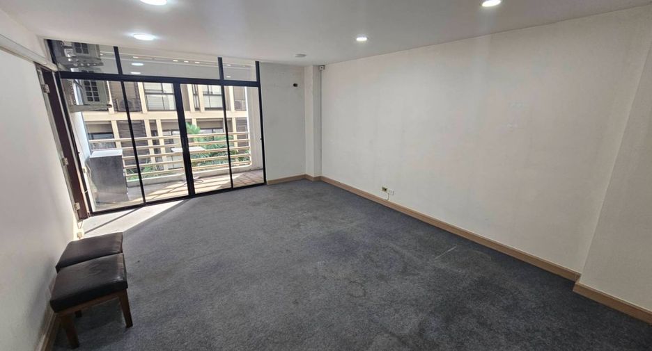 For rent 2 bedrooms condo in Phra Khanong, Bangkok