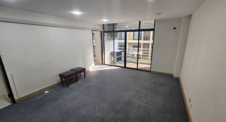 For rent 2 bedrooms condo in Phra Khanong, Bangkok