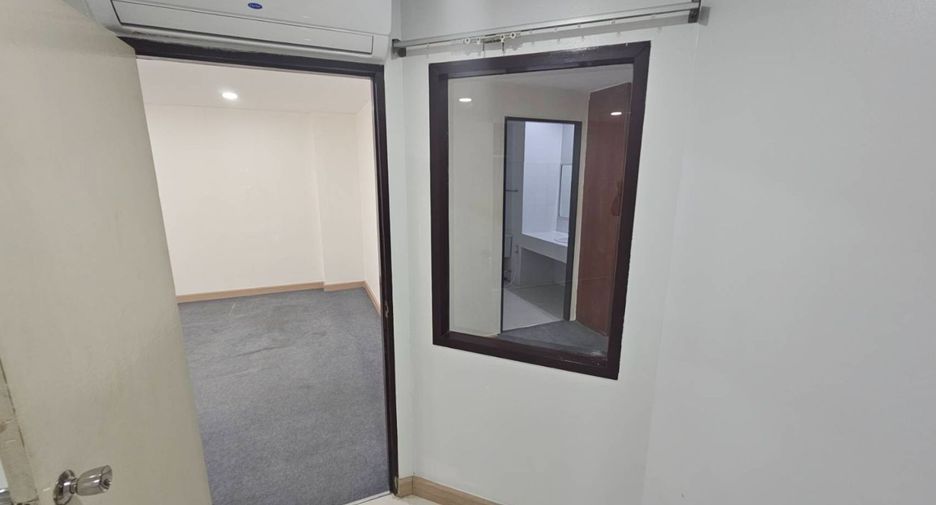 For rent 2 bedrooms condo in Phra Khanong, Bangkok