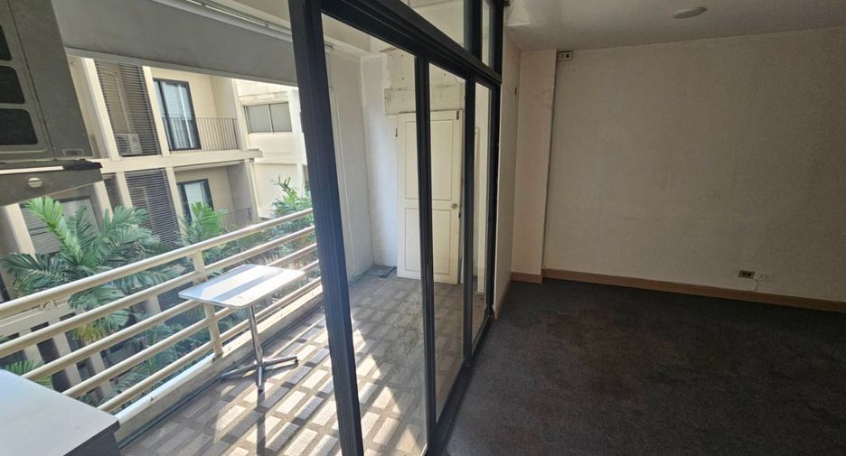 For rent 2 bedrooms condo in Phra Khanong, Bangkok