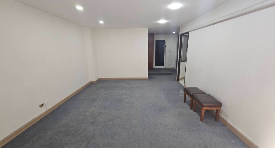For rent 2 bedrooms condo in Phra Khanong, Bangkok