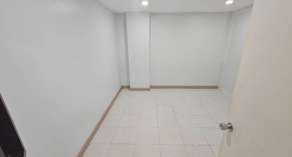 For rent 2 bedrooms condo in Phra Khanong, Bangkok