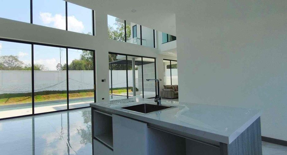 Villa en alquiler de 4 habitaciones en Bang Lamung, Chonburi