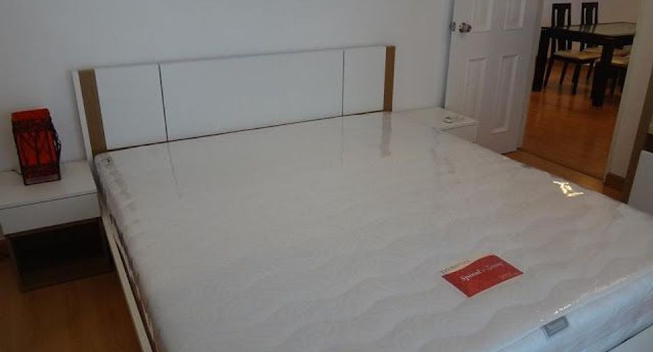 For rent 2 bedrooms condo in Bang Rak, Bangkok
