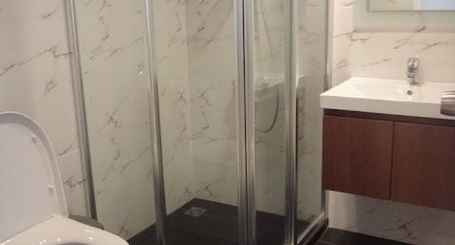 For rent 2 bedrooms condo in Bang Rak, Bangkok