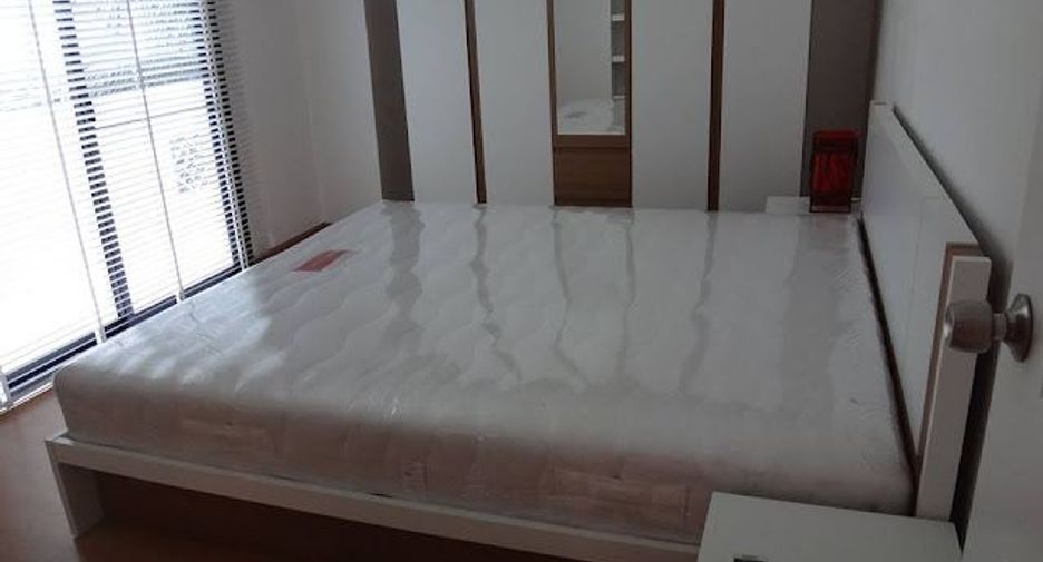 For rent 2 bedrooms condo in Bang Rak, Bangkok