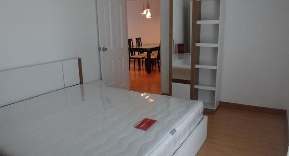 For rent 2 bedrooms condo in Bang Rak, Bangkok