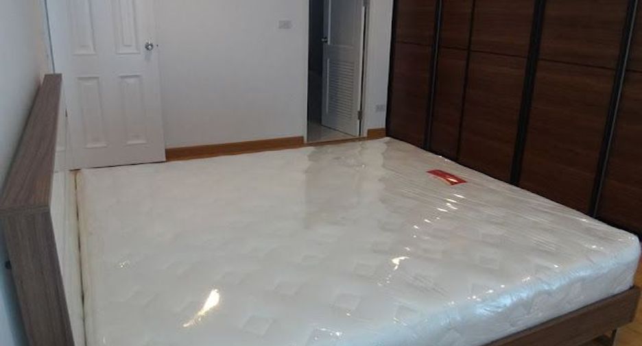 For rent 2 bedrooms condo in Bang Rak, Bangkok