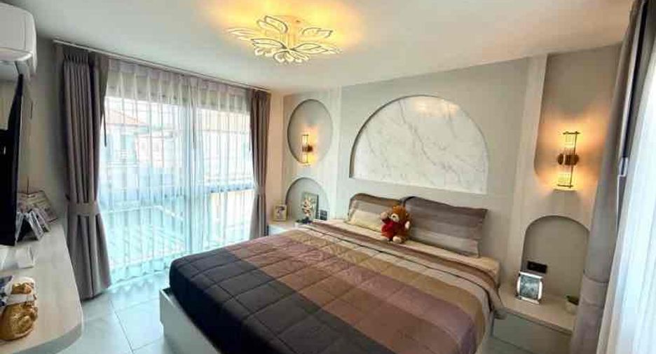 For rent 4 bedrooms villa in Bang Lamung, Chonburi