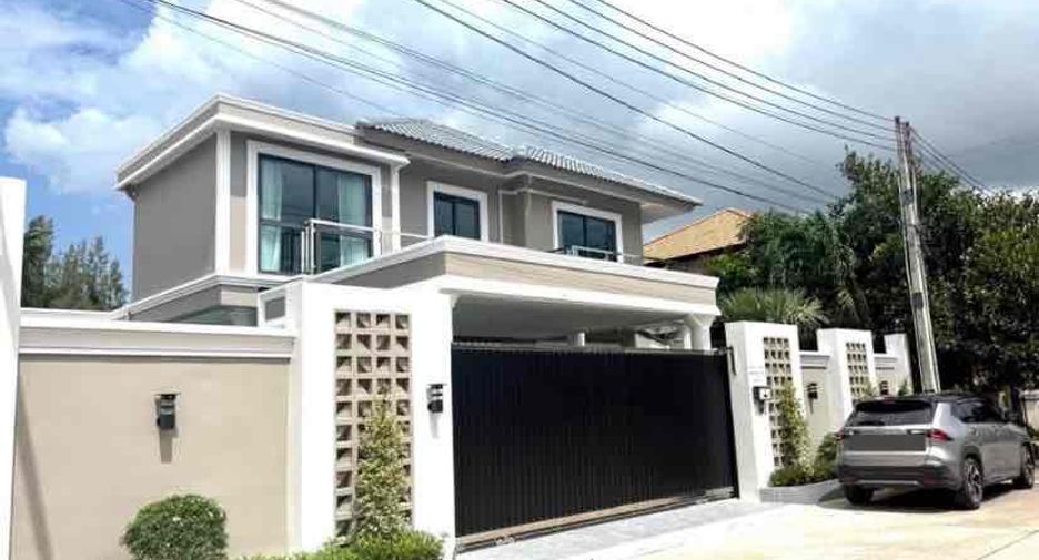 For rent 4 bedrooms villa in Bang Lamung, Chonburi
