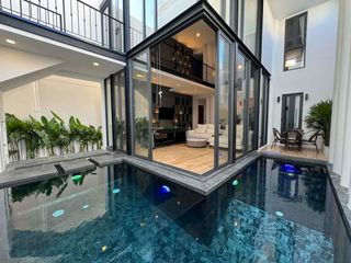 Villa en alquiler y en venta de 4 habitaciones en Bang Lamung, Chonburi