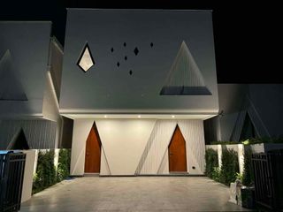 Villa en alquiler y en venta de 4 habitaciones en Bang Lamung, Chonburi
