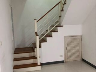Casa adosada en venta de 3 habitaciones en Lam Luk Ka, Pathum Thani