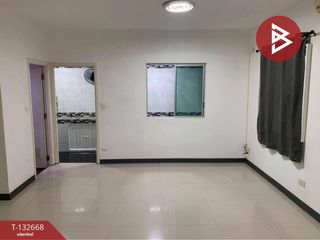 Casa adosada en venta de 3 habitaciones en Lam Luk Ka, Pathum Thani