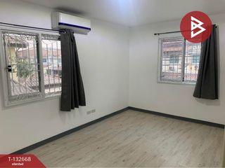 Casa adosada en venta de 3 habitaciones en Lam Luk Ka, Pathum Thani