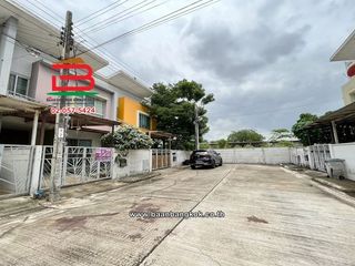 出租 和 出售 3 卧室 联排别墅 在 Khlong Sam Wa, 曼谷