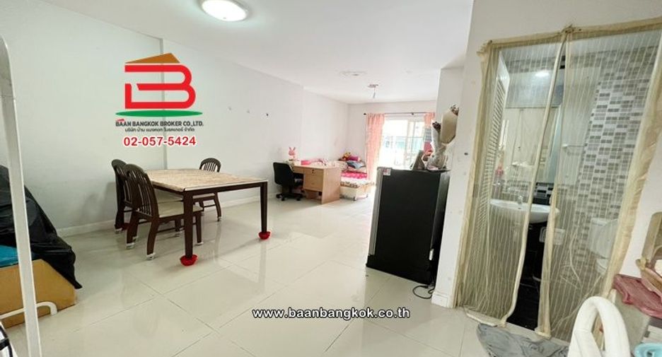 For rent and for sale 3 bedrooms townhouse in Khlong Sam Wa, Bangkok