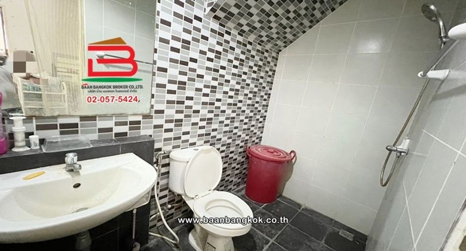 For rent and for sale 3 bedrooms townhouse in Khlong Sam Wa, Bangkok