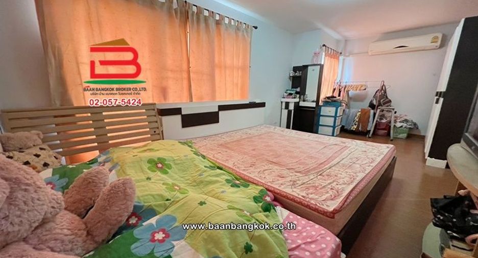 For rent and for sale 3 bedrooms townhouse in Khlong Sam Wa, Bangkok