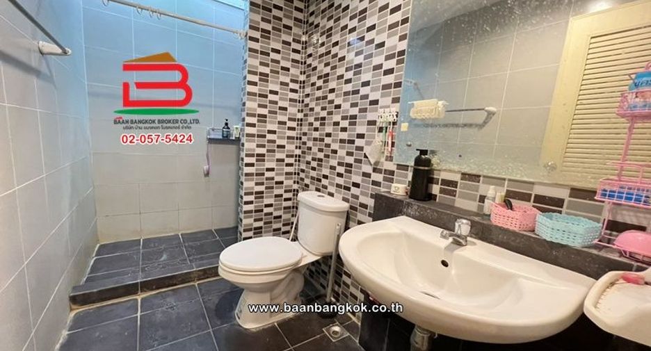 For rent and for sale 3 bedrooms townhouse in Khlong Sam Wa, Bangkok