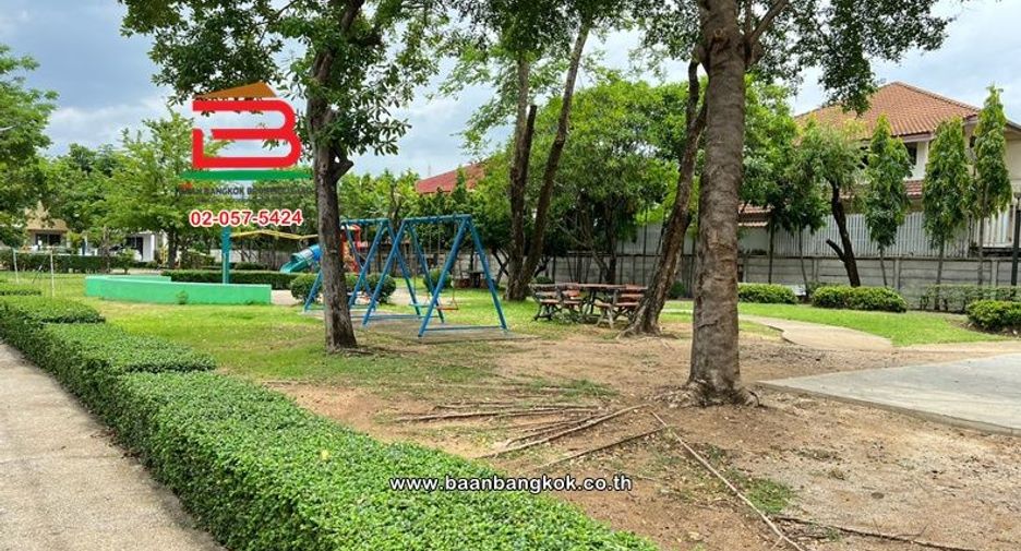 For rent and for sale 3 bedrooms townhouse in Khlong Sam Wa, Bangkok