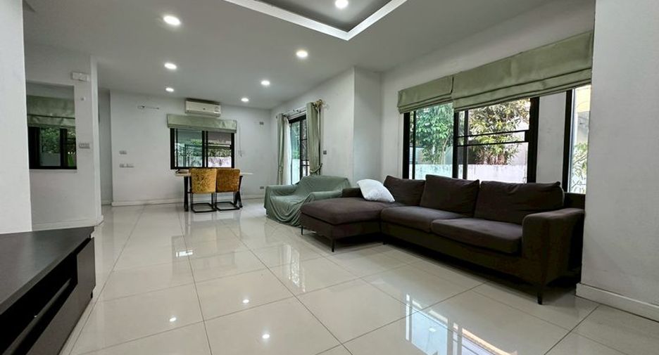 For sale 3 bedrooms house in Si Racha, Chonburi