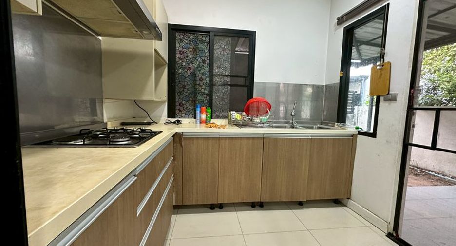 For sale 3 bedrooms house in Si Racha, Chonburi