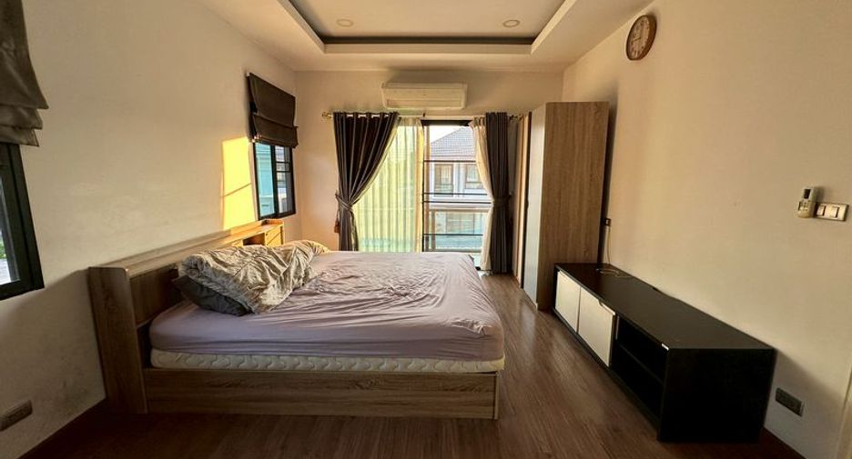 For sale 3 bedrooms house in Si Racha, Chonburi