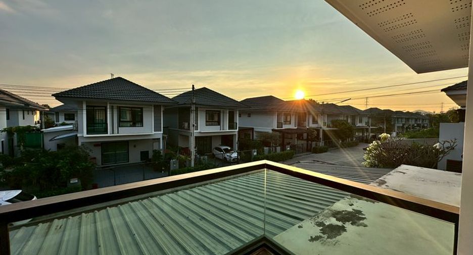 For sale 3 bedrooms house in Si Racha, Chonburi