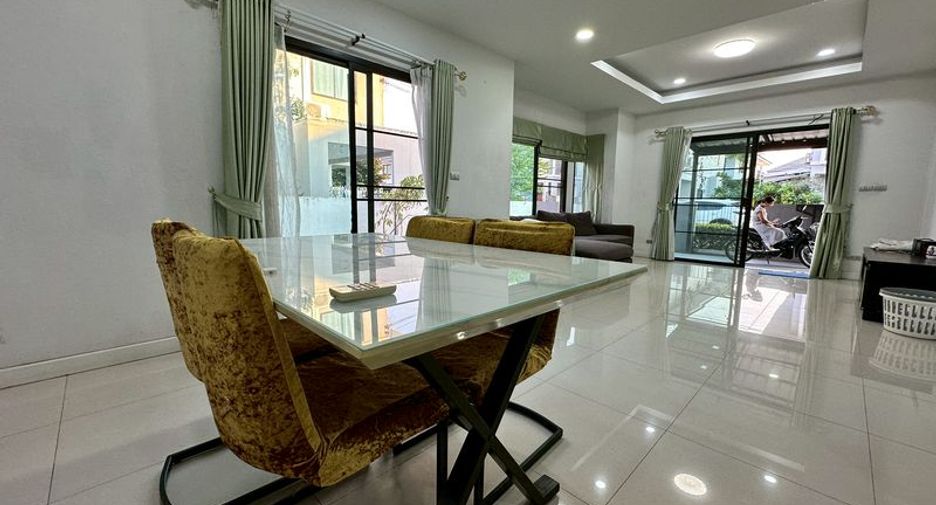 For sale 3 bedrooms house in Si Racha, Chonburi