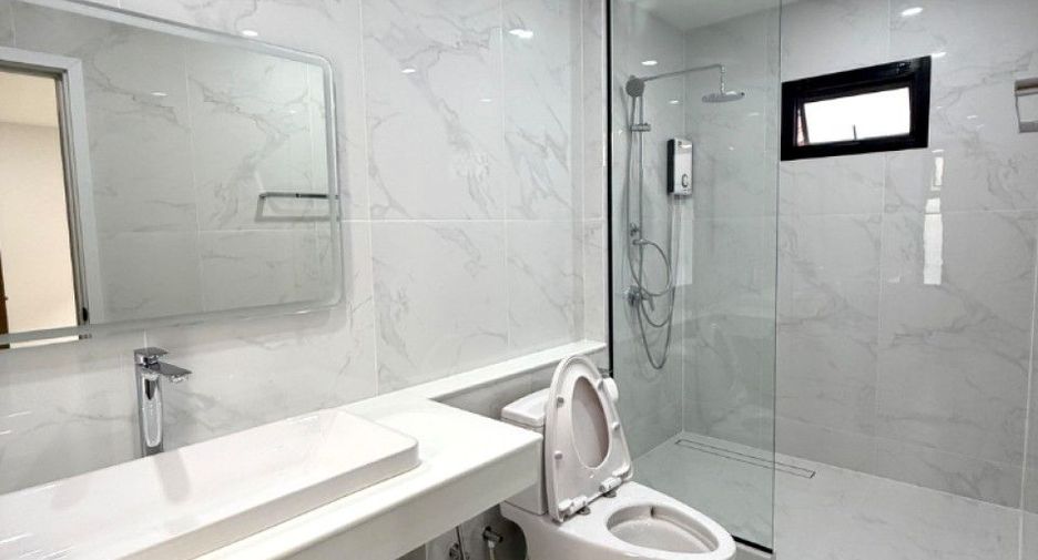 For sale 6 bedrooms house in Khlong Toei, Bangkok