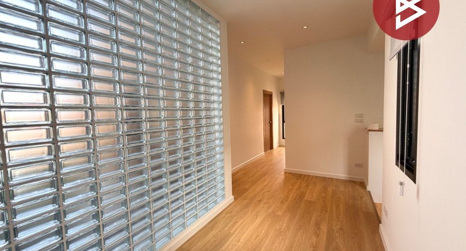 For sale 6 bedrooms house in Khlong Toei, Bangkok