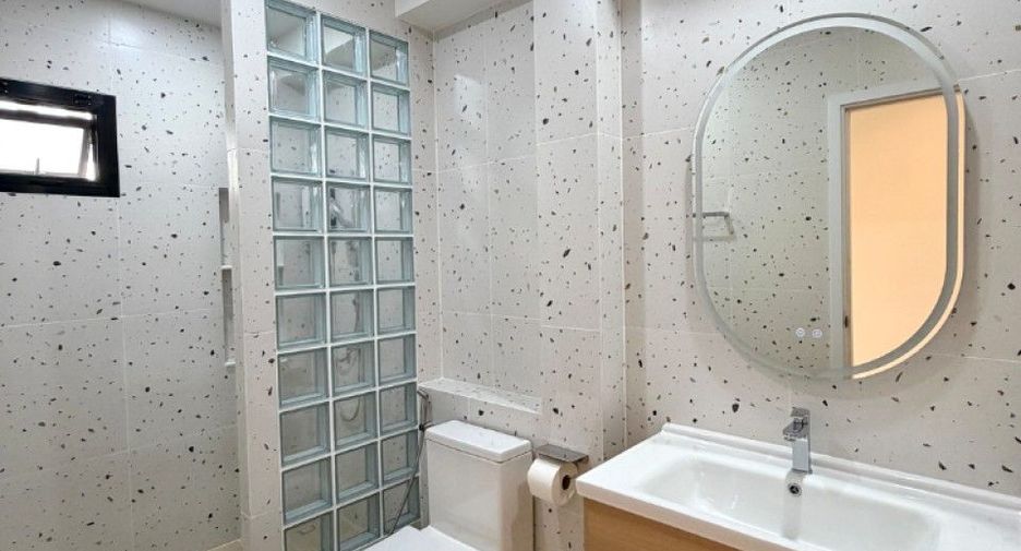 For sale 6 bedrooms house in Khlong Toei, Bangkok