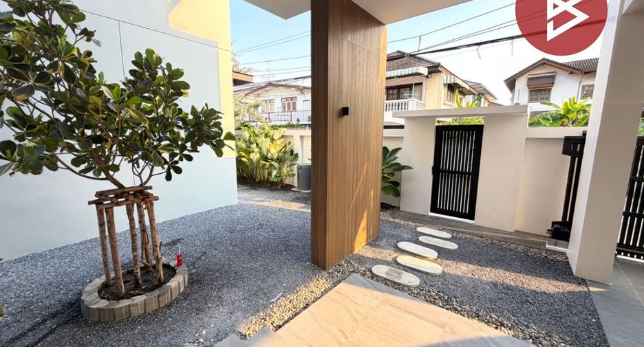For sale 6 bedrooms house in Khlong Toei, Bangkok