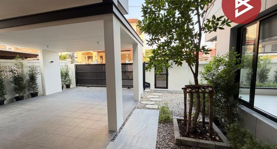 For sale 6 bedrooms house in Khlong Toei, Bangkok