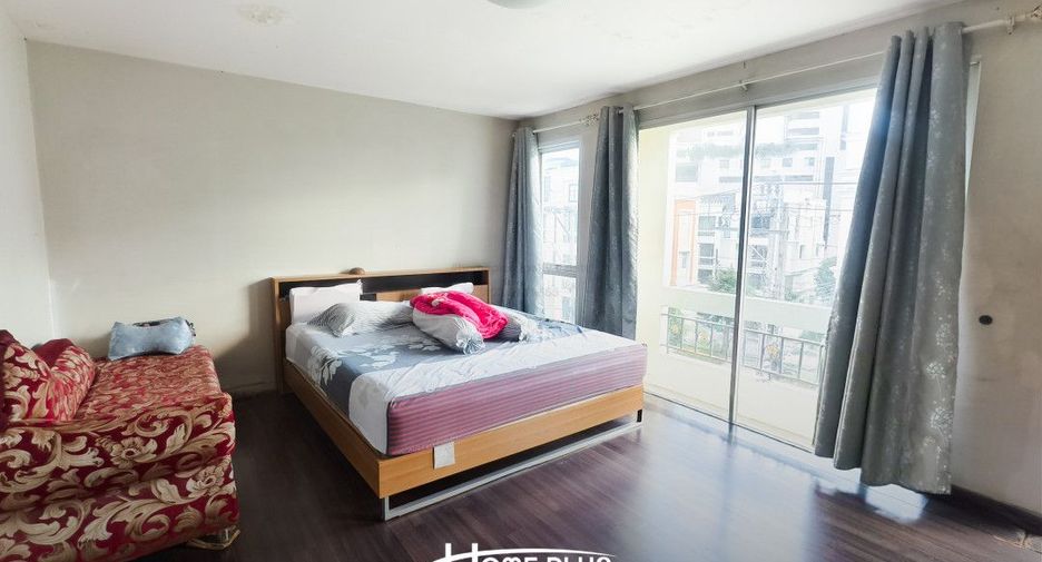 Casa adosada en venta de 3 habitaciones en Chom Thong, Bangkok