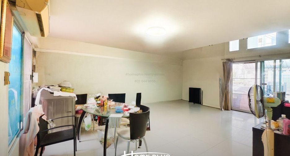 Casa adosada en venta de 3 habitaciones en Chom Thong, Bangkok