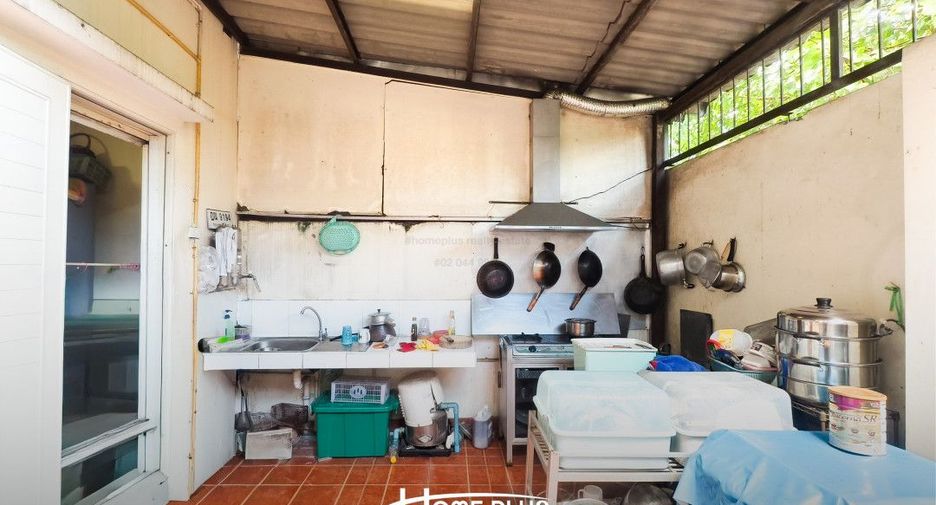 Casa adosada en venta de 3 habitaciones en Chom Thong, Bangkok