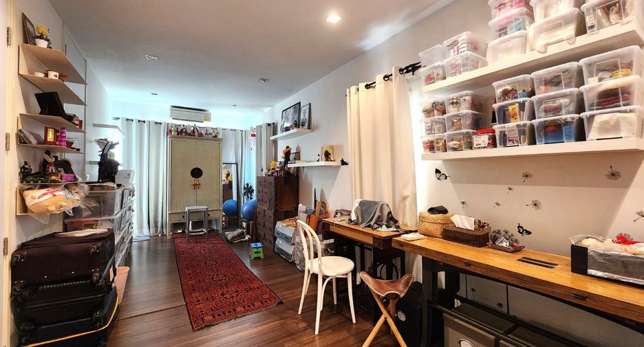 À vendre 3 chambres maison de ville à Thung Khru, Bangkok
