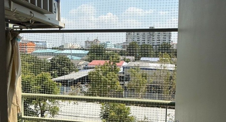 For sale 1 bed condo in Mueang Samut Prakan, Samut Prakan