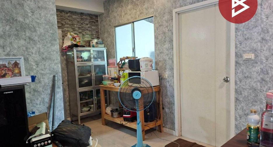 Casa adosada en venta de 3 habitaciones en Khlong Luang, Pathum Thani