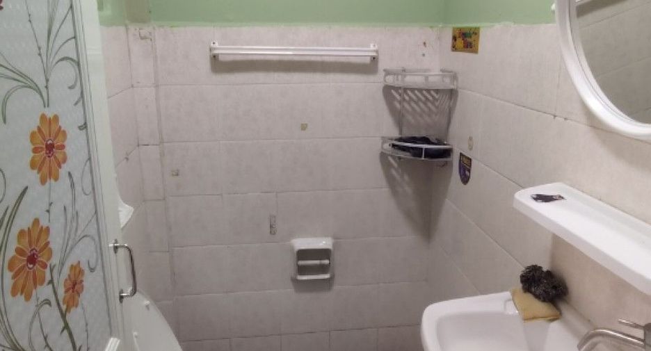 For sale 3 bedrooms townhouse in Mueang Samut Prakan, Samut Prakan